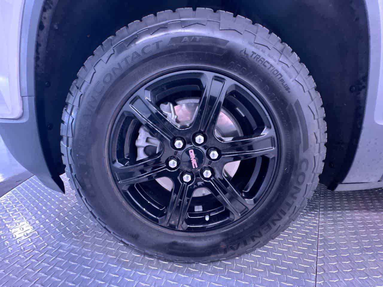 Used 2023 GMC Acadia AT4 w/ Technology Package AWD/4WD image 10