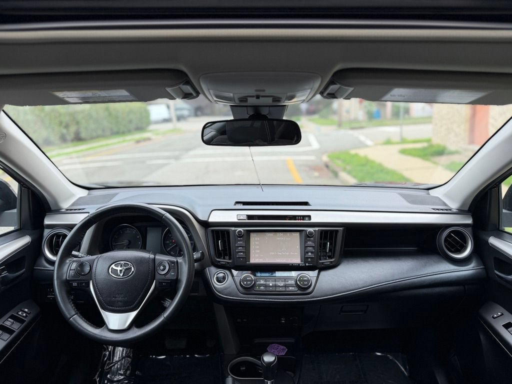 Used 2018 Toyota RAV4 XLE AWD/4WD image 26