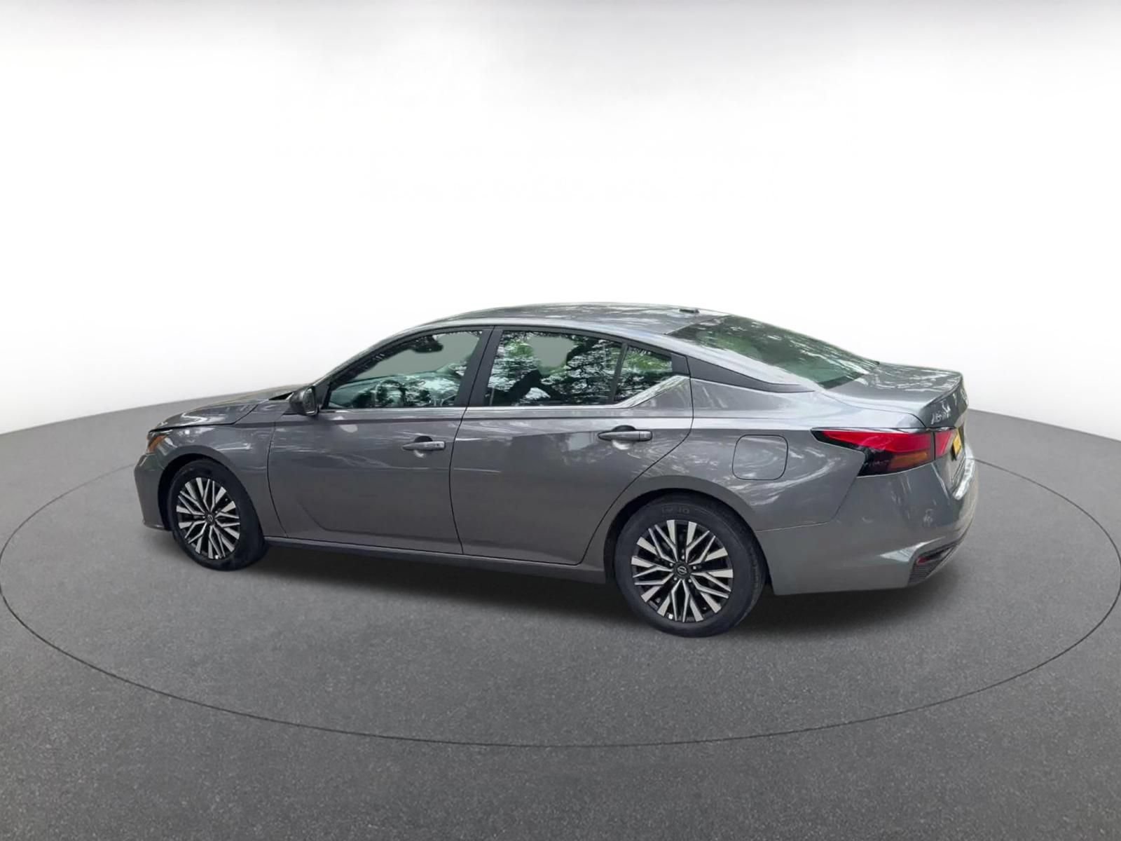 Used 2026 Nissan Altima 2.5 SV FWD image 9