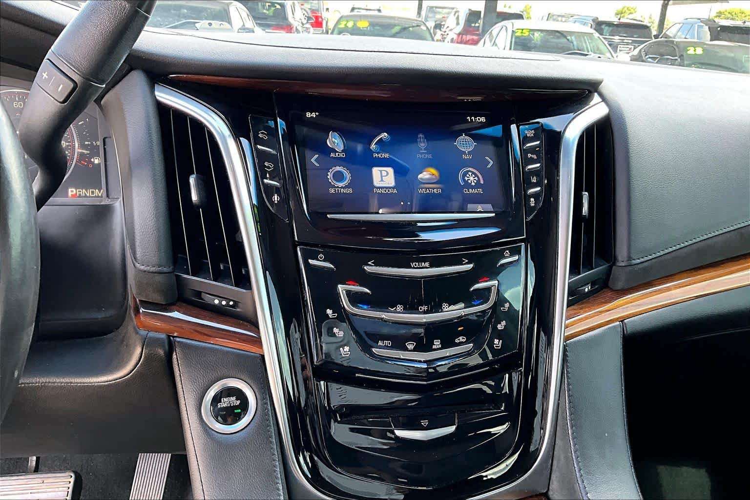 Used 2015 Cadillac Escalade Luxury AWD/4WD image 30