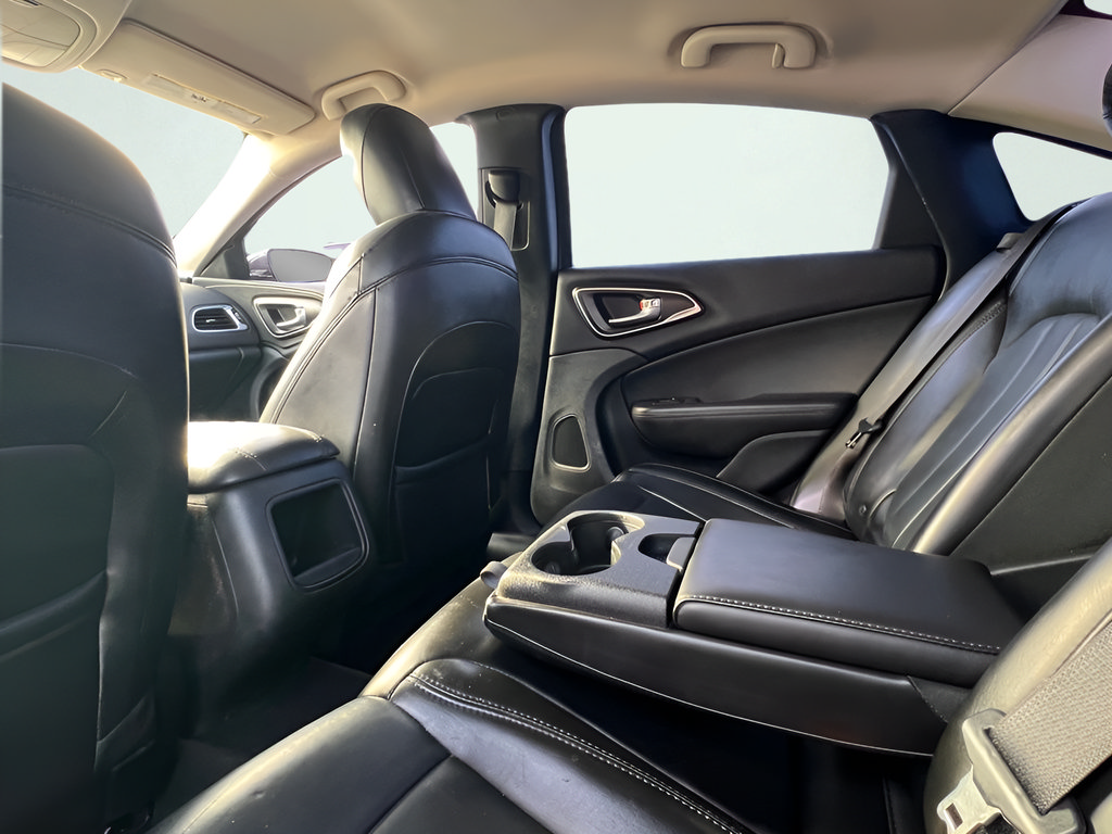 Used 2017 Chrysler 200 Limited Platinum FWD image 19
