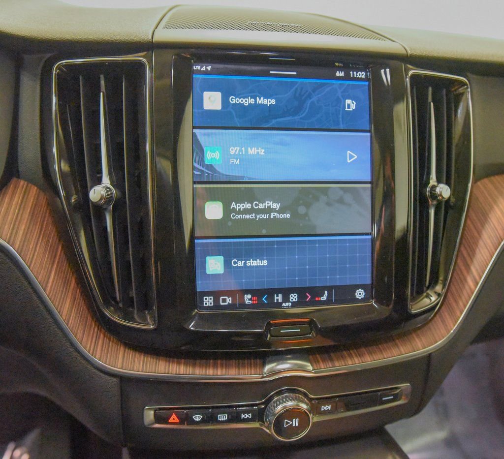 Used 2022 Volvo XC60 B5 Momentum w/ Climate Package image 7