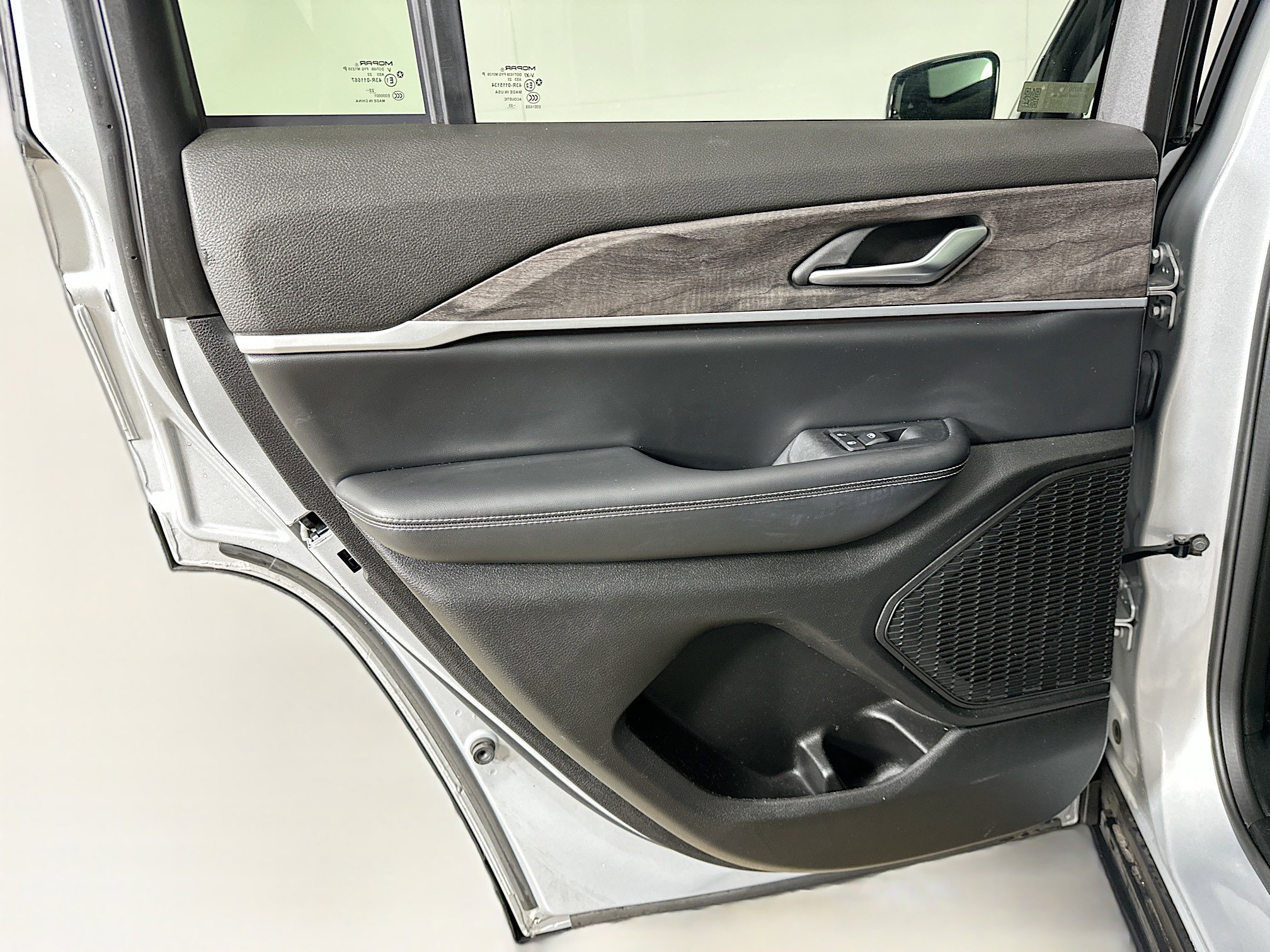 Used 2023 Jeep Grand Cherokee Limited image 28