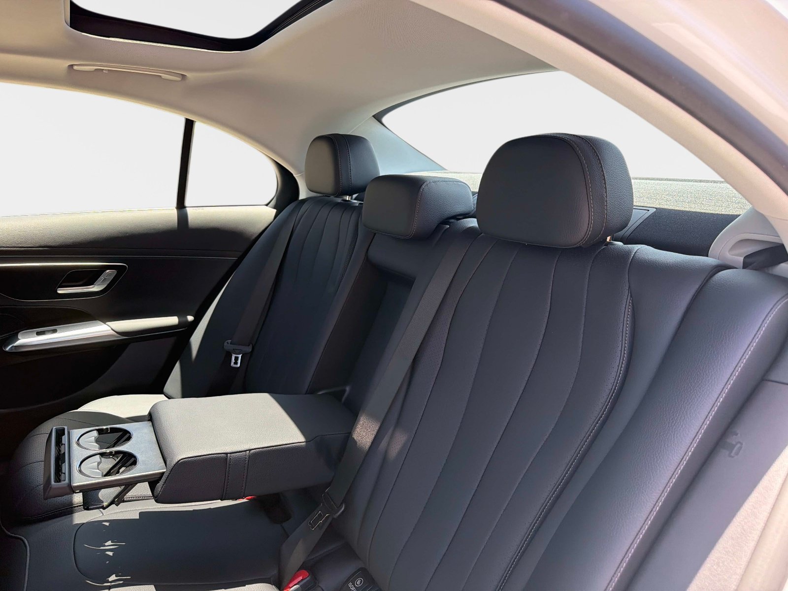 Used 2025 Mercedes-Benz E 350 Sedan image 14