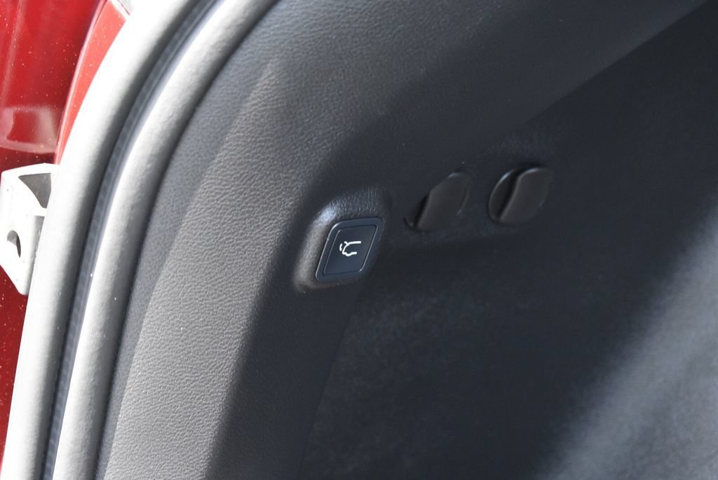 Used 2019 Jeep Cherokee Limited AWD/4WD image 30