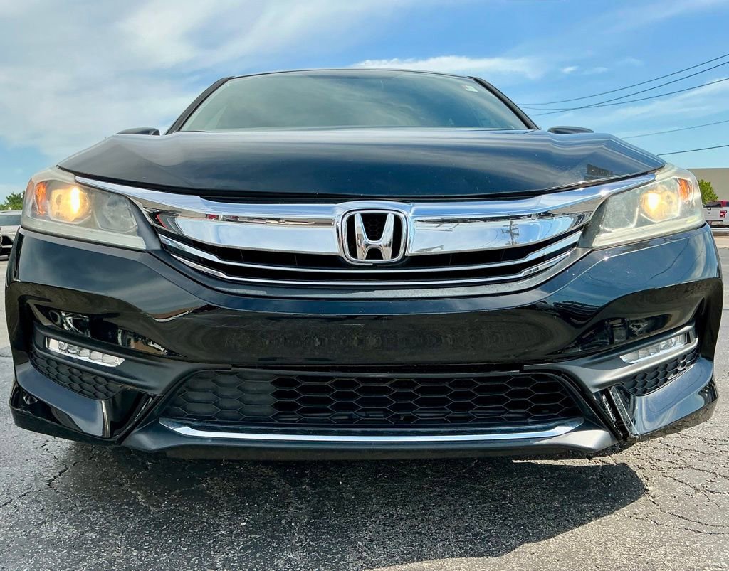 Used 2017 Honda Accord Sport image 9