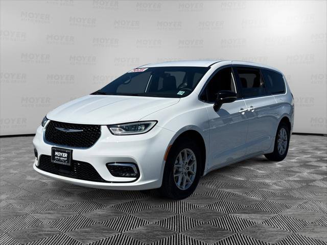 Certified 2025 Chrysler Pacifica Select FWD image 1