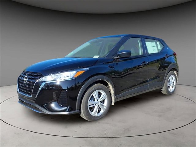 New 2025 Nissan Kicks Play S