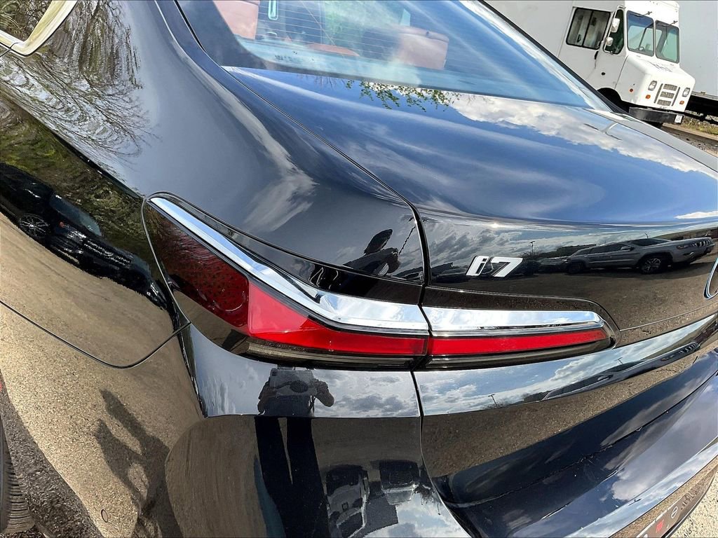 Used 2023 BMW i7 xDrive60 AWD/4WD image 22