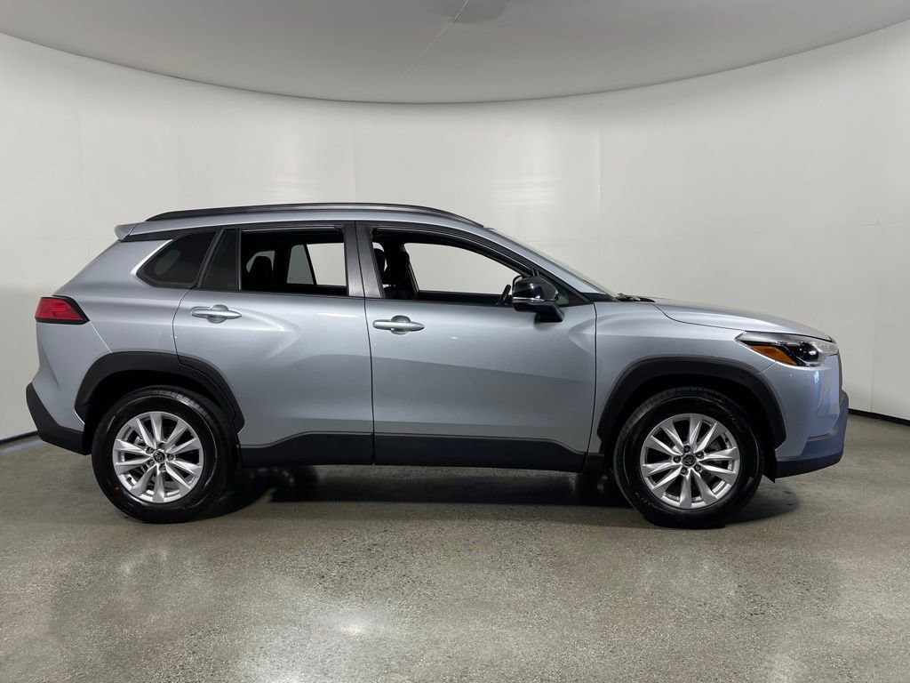 Certified 2025 Toyota Corolla Cross LE image 2