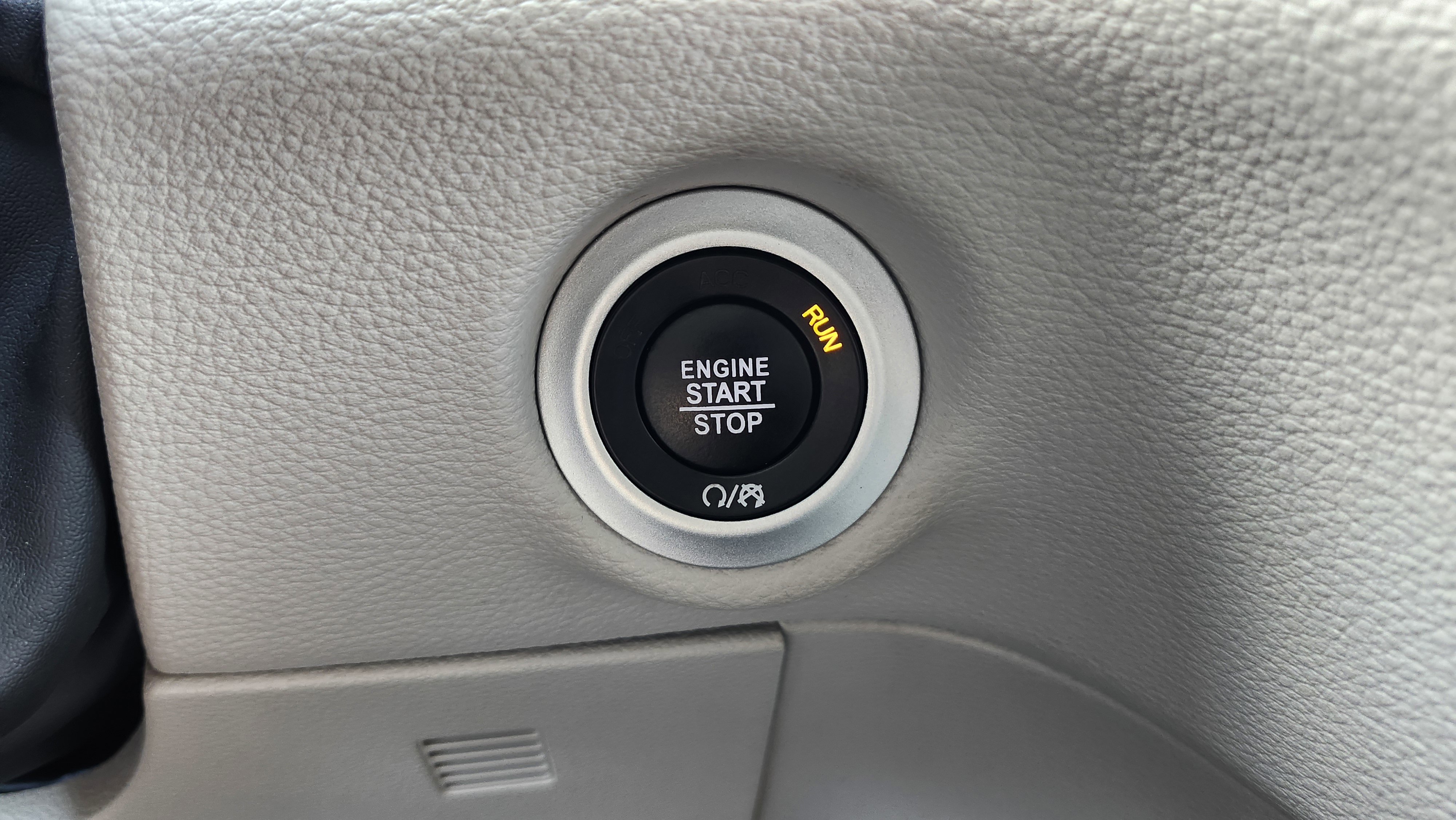 Used 2023 Chrysler Pacifica Touring-L image 8