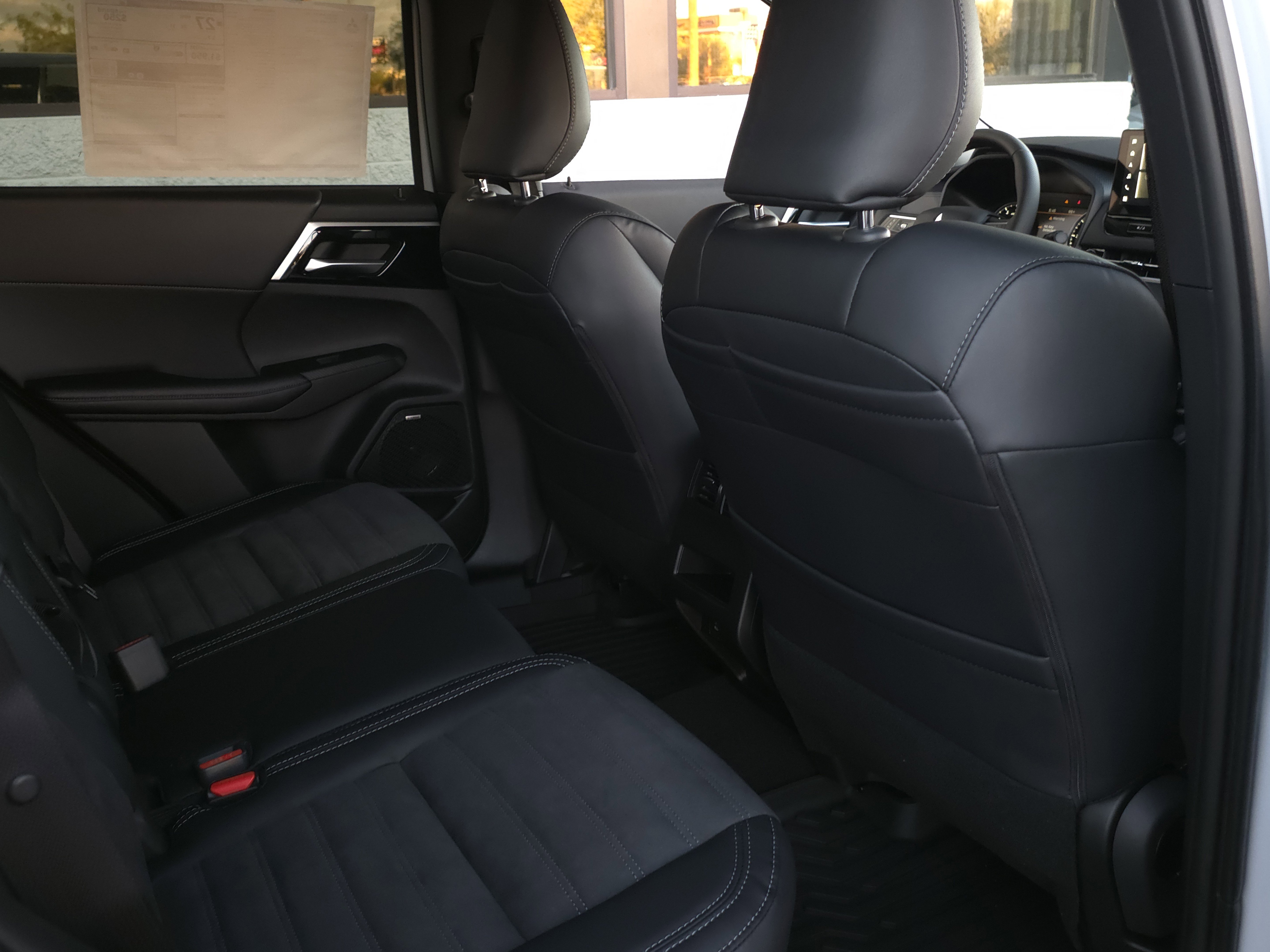 New 2025 Mitsubishi Outlander SE image 25