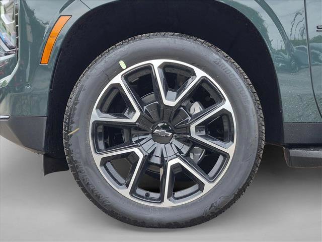 New 2026 Chevrolet Suburban RST w/ Comfort Package AWD/4WD image 18