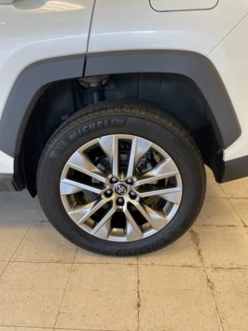 Used 2022 Toyota RAV4 XLE Premium FWD image 28