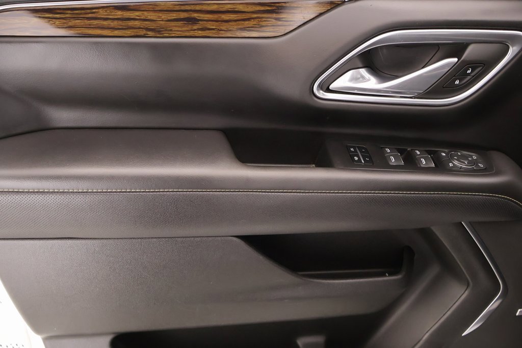 Used 2023 Chevrolet Suburban Premier image 16