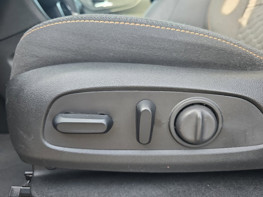 Certified 2020 Chevrolet Equinox LT image 12