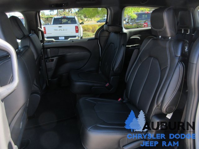 New 2026 Chrysler Pacifica Select image 12