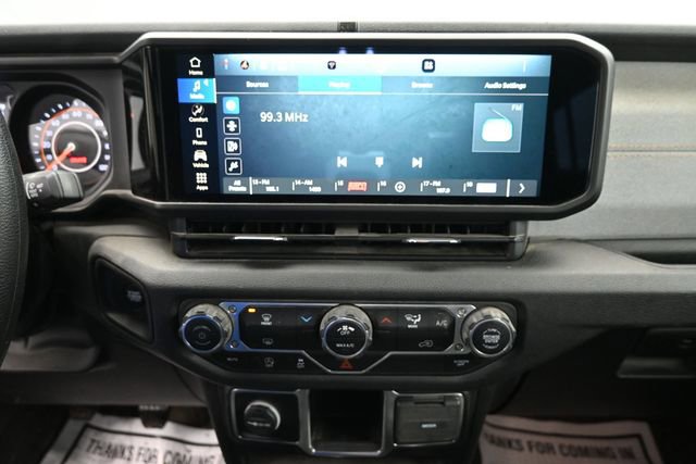Used 2024 Jeep Gladiator Sport AWD/4WD image 15