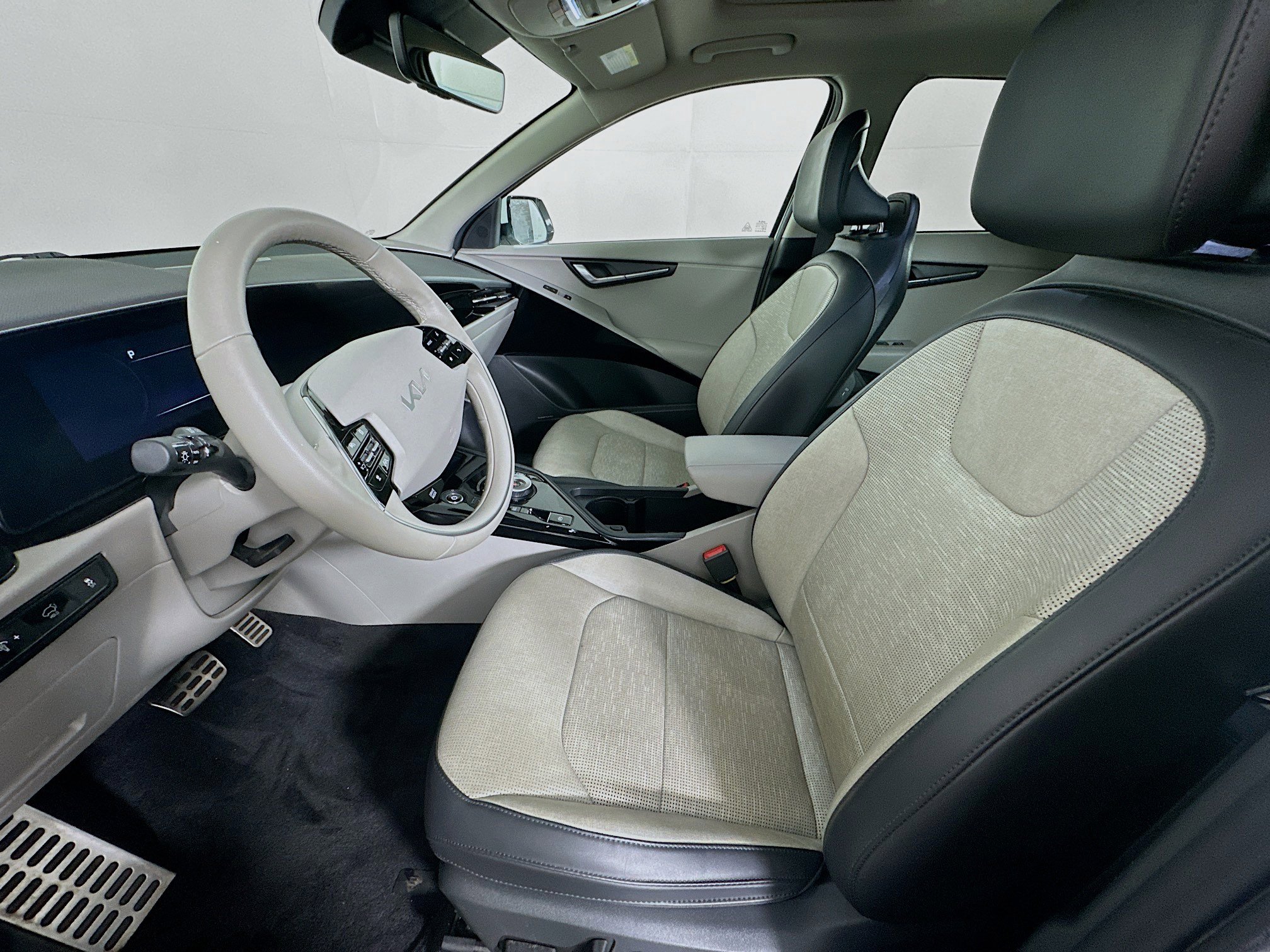 Used 2023 Kia Niro Wave w/ Wave Preserve Package FWD image 13