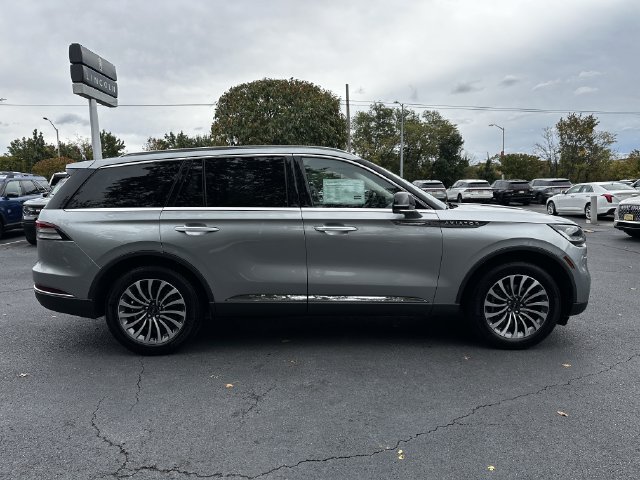 Certified 2023 Lincoln Aviator Reserve w/ Elements Package Plus AWD/4WD image 4