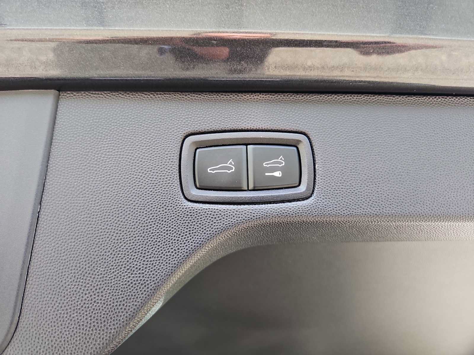 Certified 2025 Porsche Macan 4S Electric AWD/4WD image 50