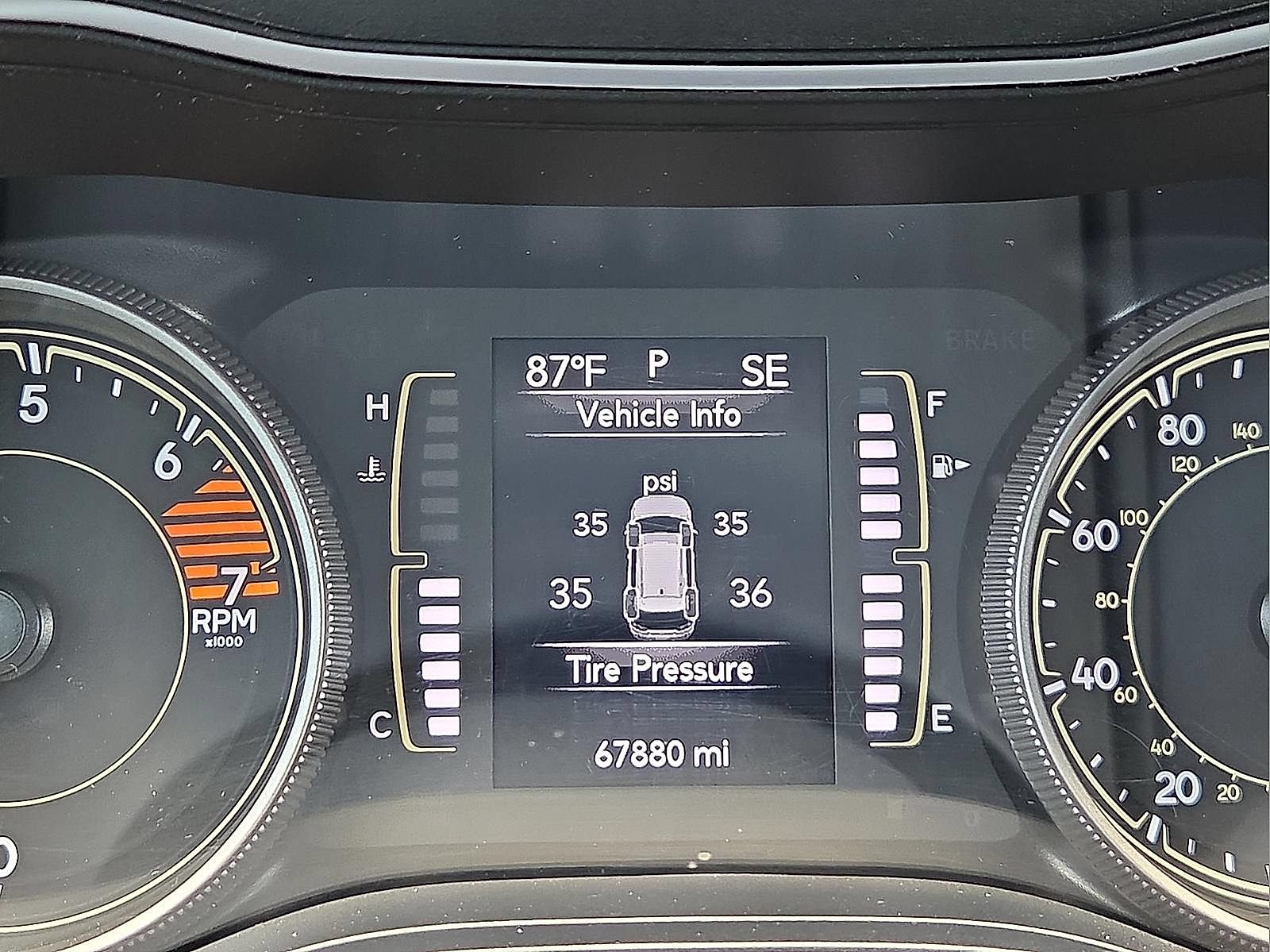 Used 2019 Jeep Cherokee Latitude Plus w/ Comfort/Convenience Group FWD image 23