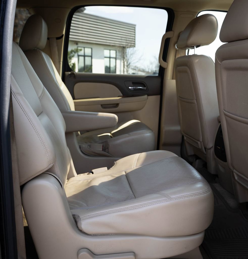 Used 2011 Chevrolet Suburban LTZ image 31