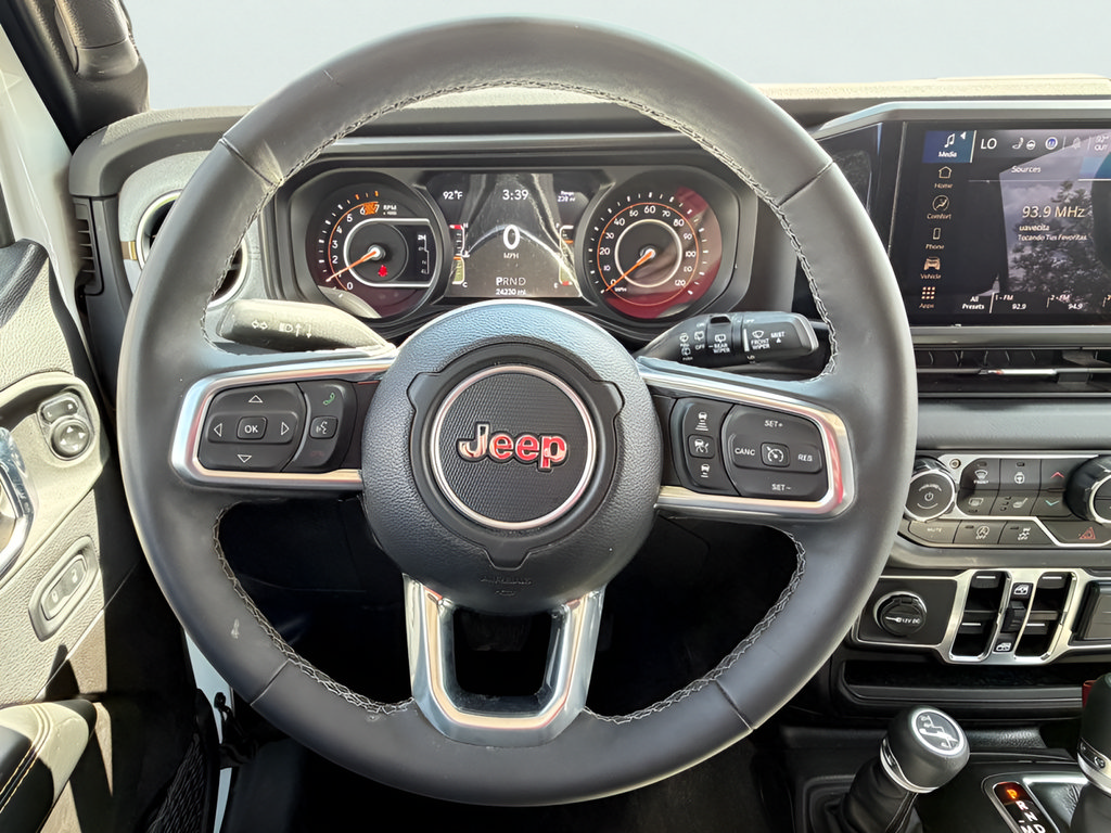 Used 2025 Jeep Wrangler Unlimited Sahara AWD/4WD image 27