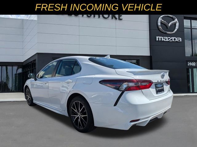 Used 2023 Toyota Camry SE FWD image 5