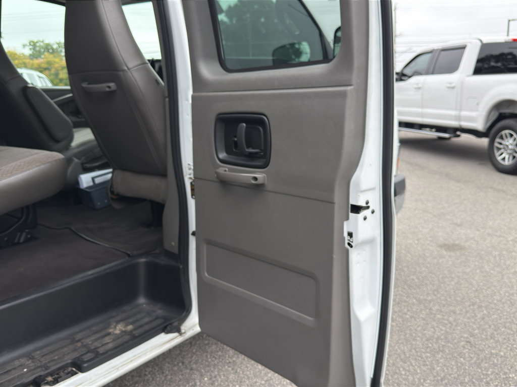 Used 2025 Chevrolet Express 3500 LT w/ LT Preferred Equipment Group RWD image 28
