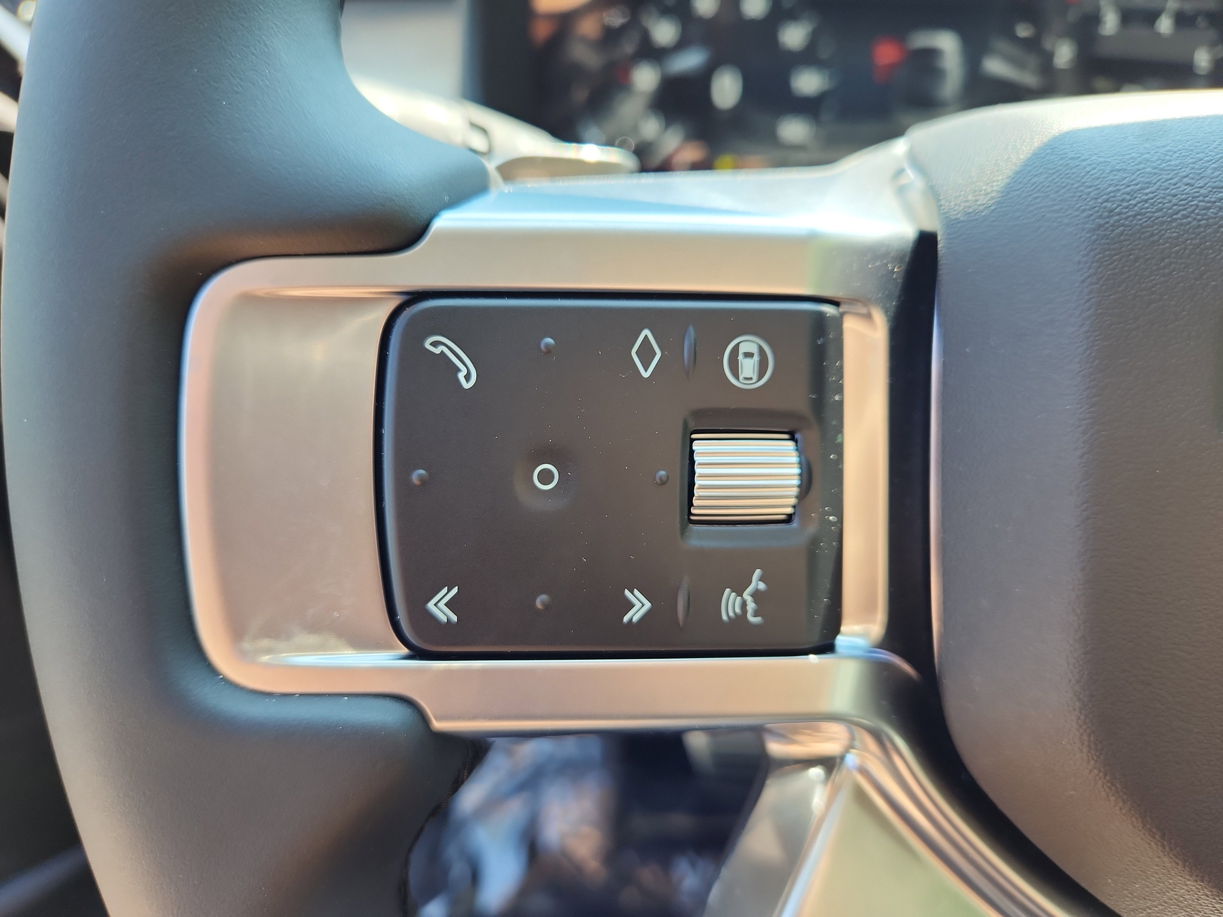 New 2025 Land Rover Discovery Dynamic SE image 19