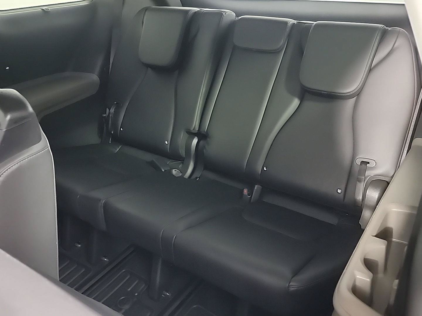 Used 2025 Kia Carnival SX FWD image 18