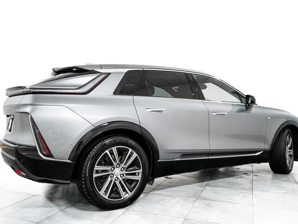 Used 2024 Cadillac Lyriq Luxury AWD/4WD image 7