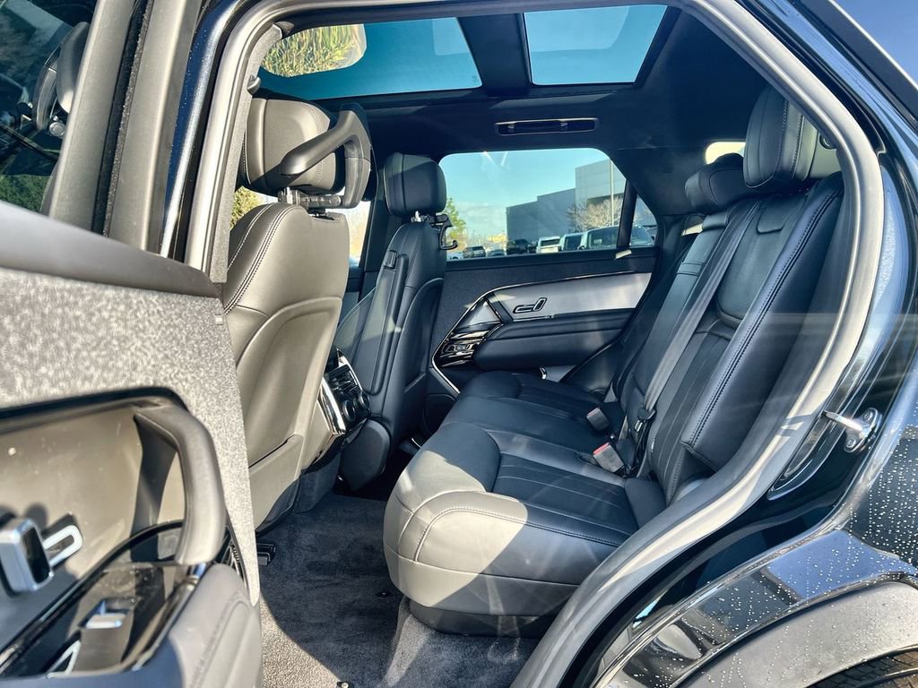 Used 2026 Land Rover Range Rover Sport SE image 15