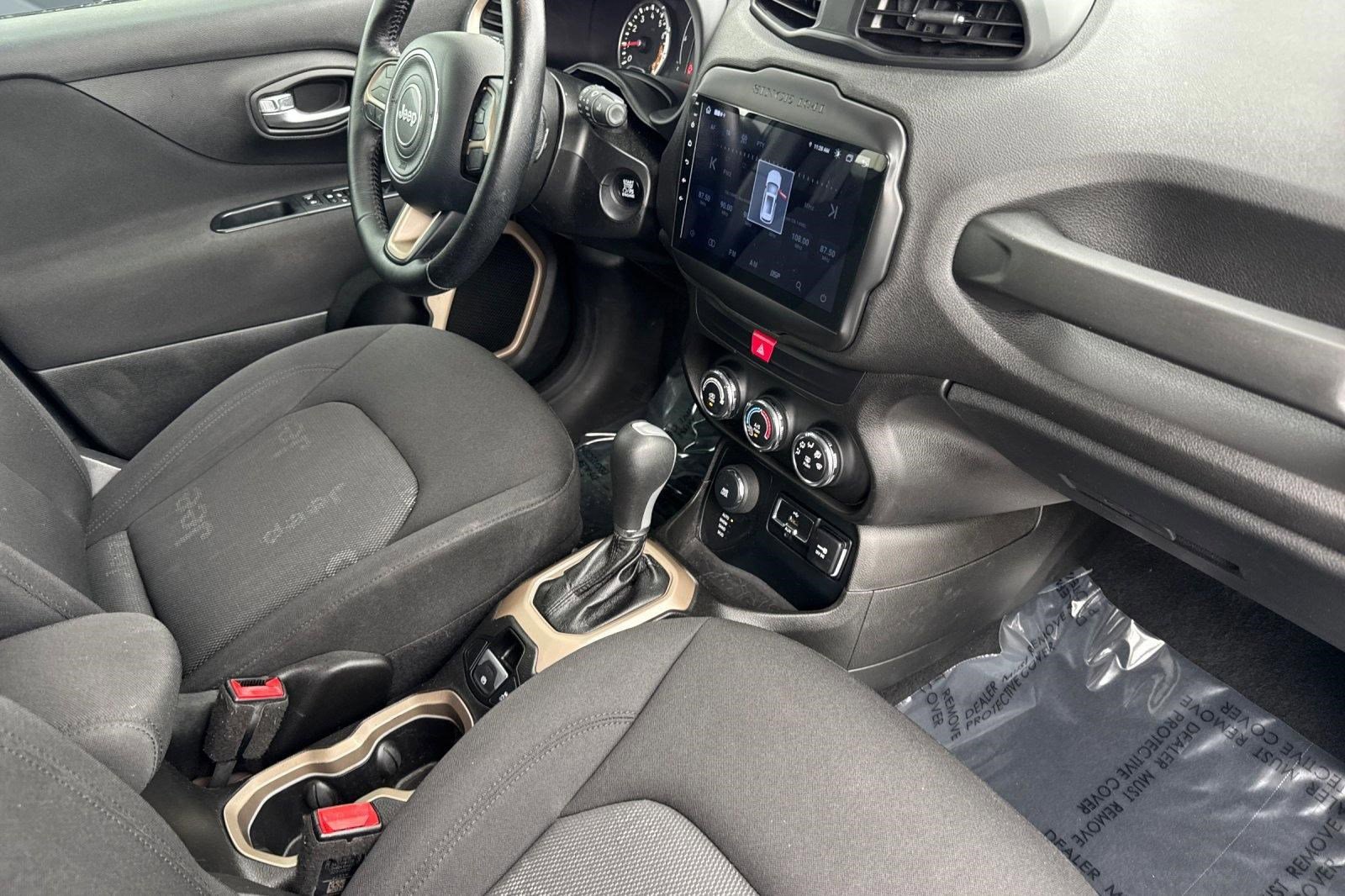 Used 2017 Jeep Renegade Latitude image 32