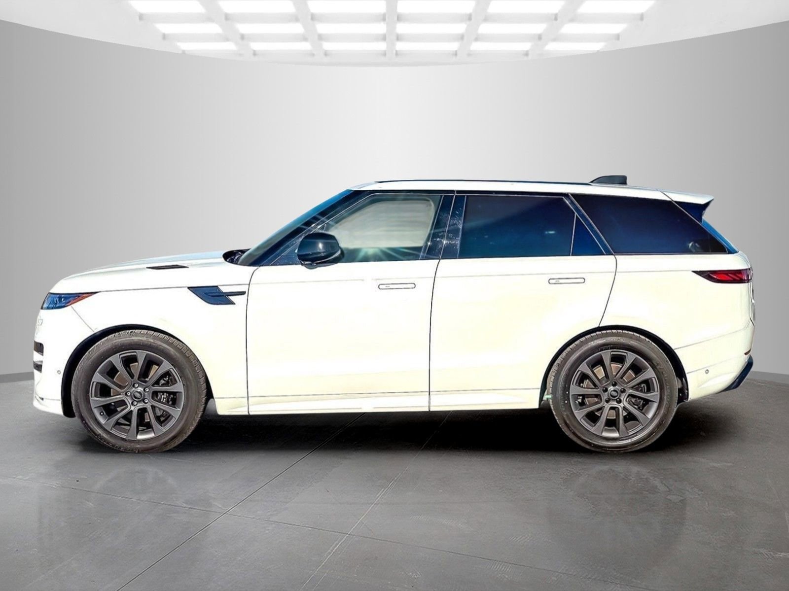 Used 2024 Land Rover Range Rover Sport Dynamic SE image 2