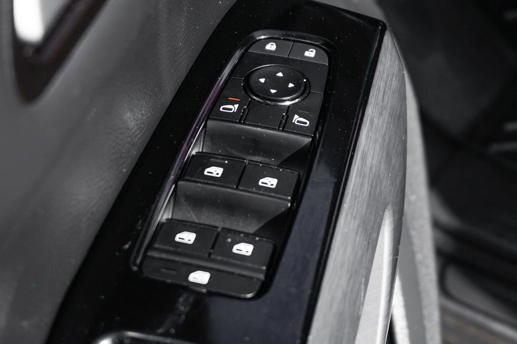 Used 2025 Nissan Pathfinder SL image 17