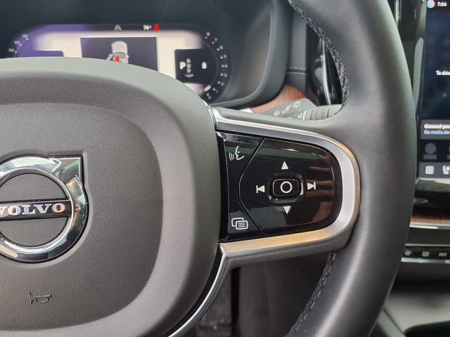 Used 2023 Volvo XC60 B5 Ultimate w/ Climate Package FWD image 18