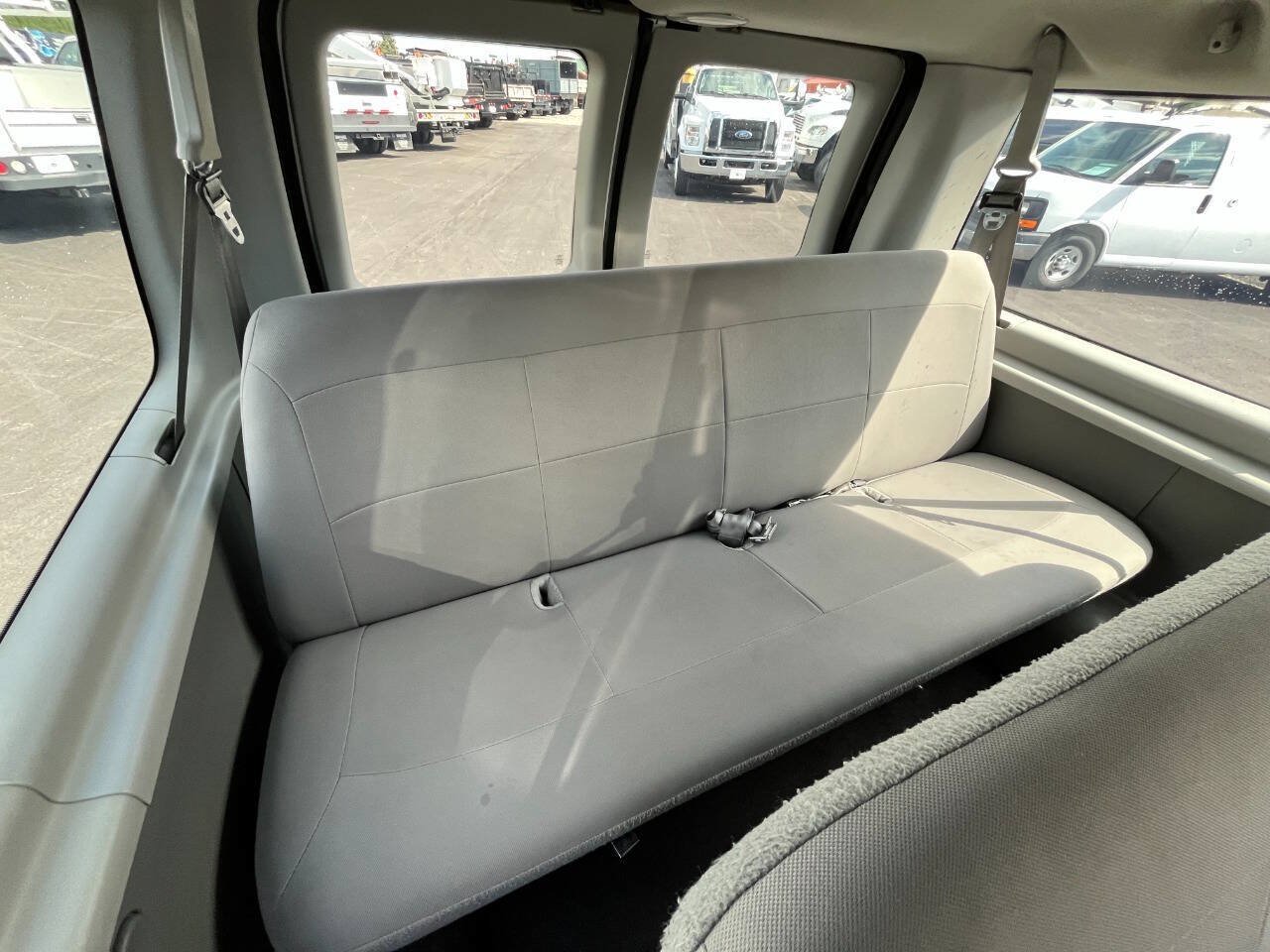 Used 2006 Ford E-350 and Econoline 350 XLT RWD image 18