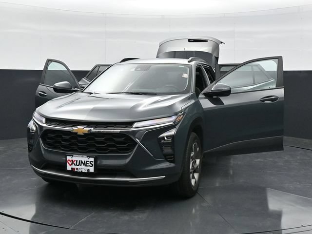 Used 2025 Chevrolet Trax LT w/ LT Convenience Package FWD image 44