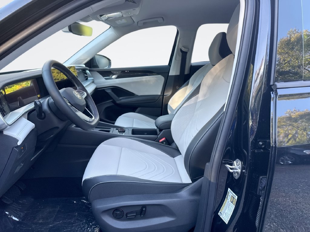 New 2026 Volkswagen Tiguan SE FWD image 13