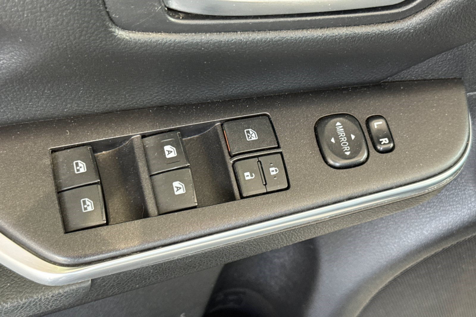 Used 2016 Toyota Camry LE FWD image 13