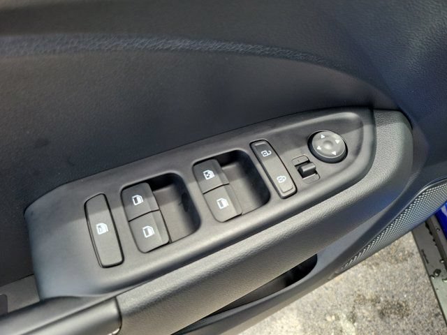 Used 2025 Hyundai Venue Limited FWD image 17