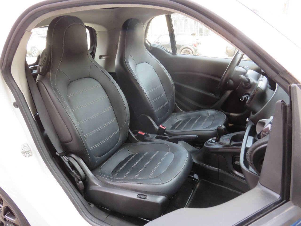 Used 2016 smart fortwo Prime image 10