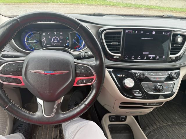 Used 2021 Chrysler Pacifica Touring-L FWD image 6