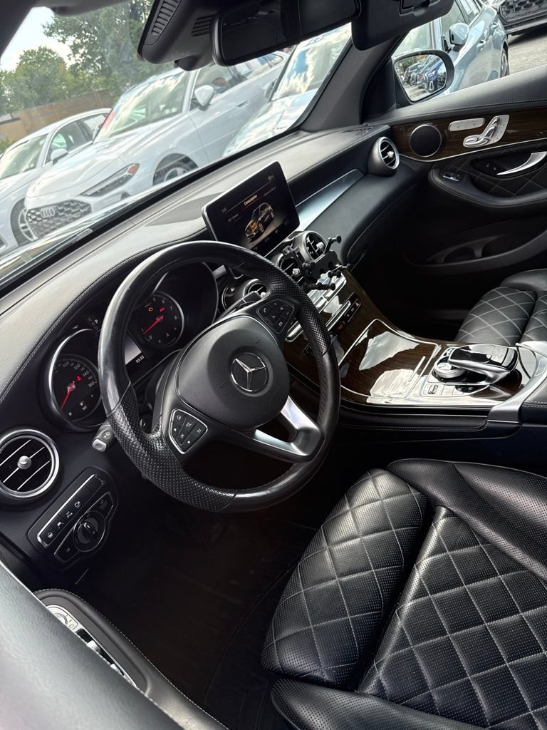Used 2019 Mercedes-Benz GLC 300 4MATIC image 22