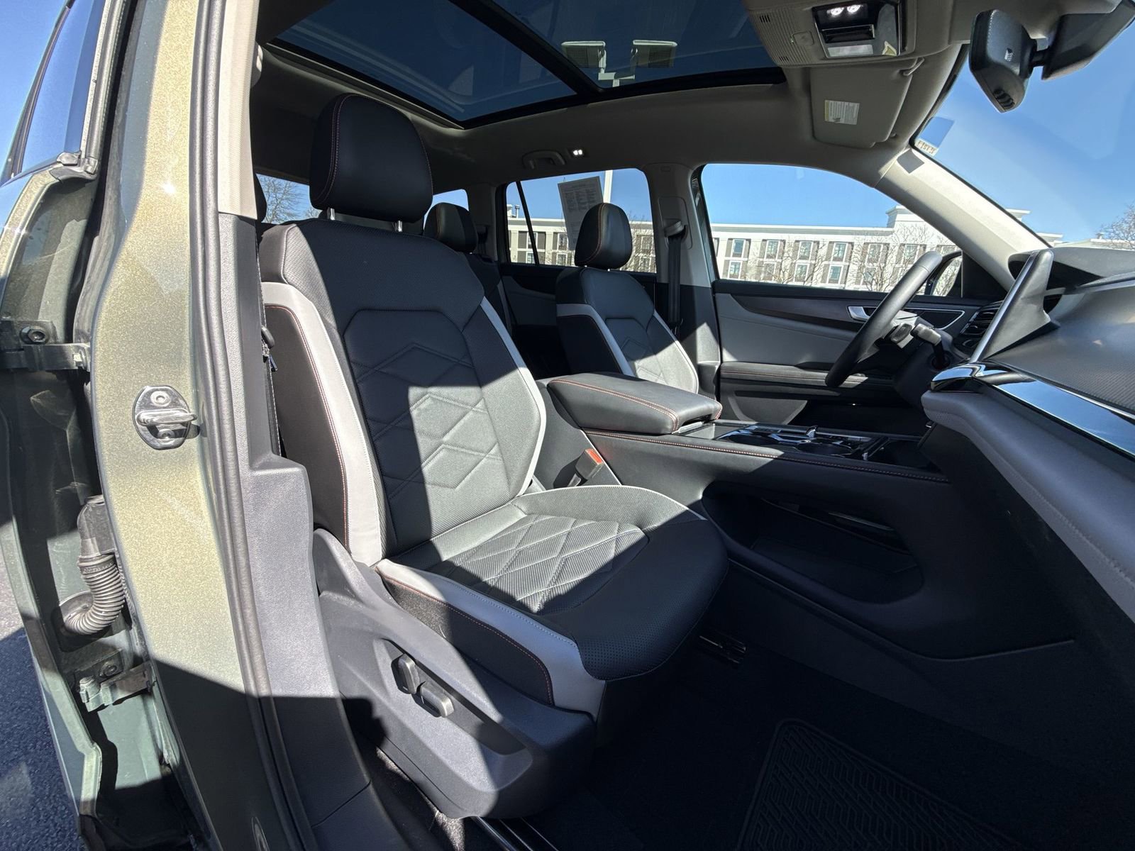 Used 2024 Volkswagen Atlas Peak Edition SEL image 29