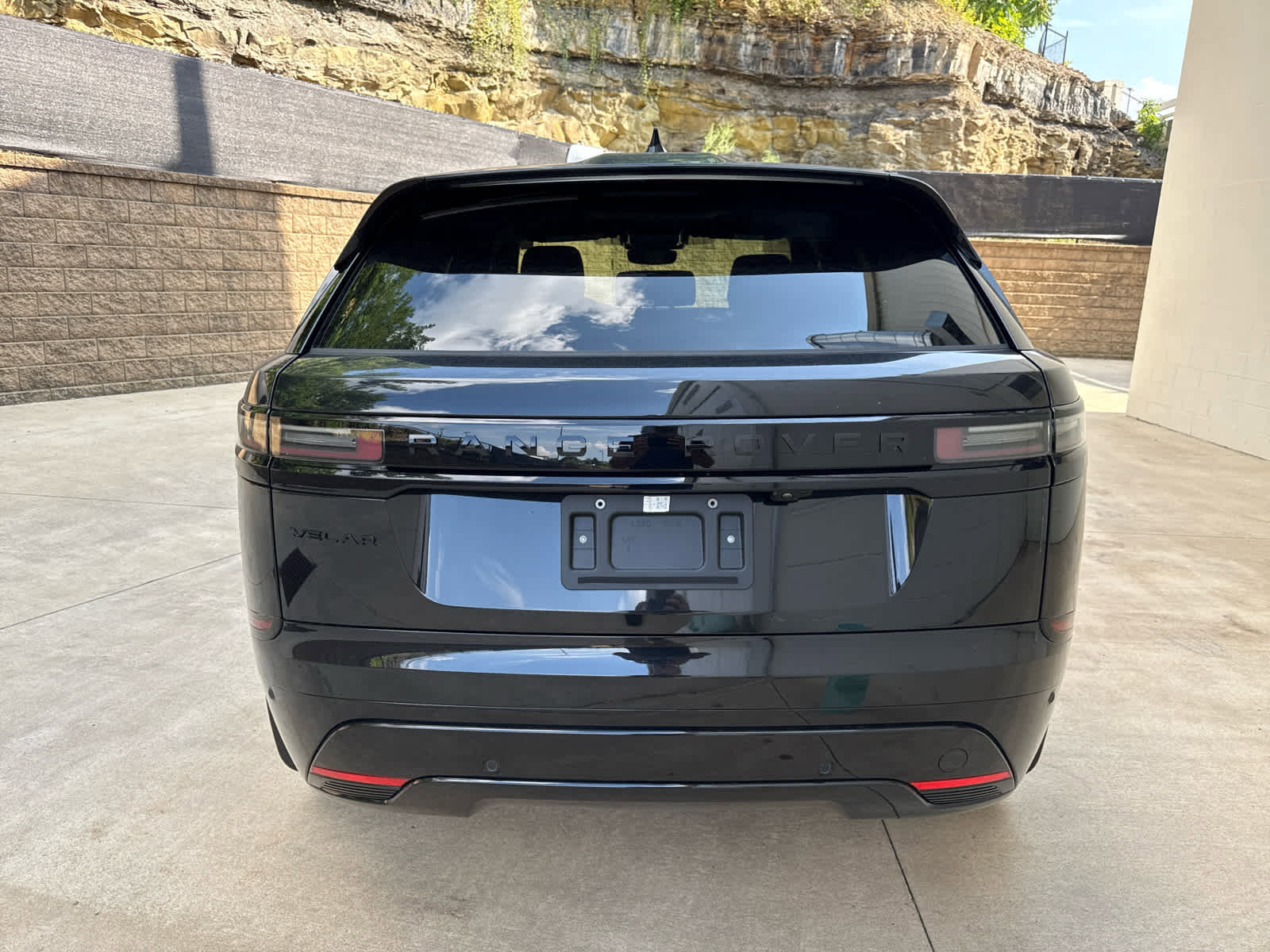 New 2026 Land Rover Range Rover Velar Dynamic SE image 4