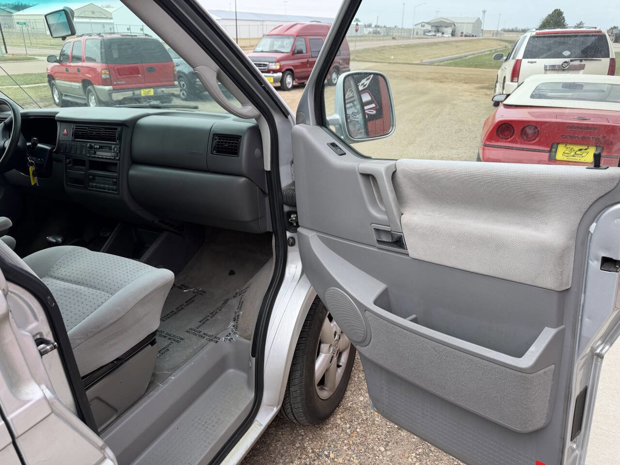 Used 2003 Volkswagen Eurovan MV FWD image 16