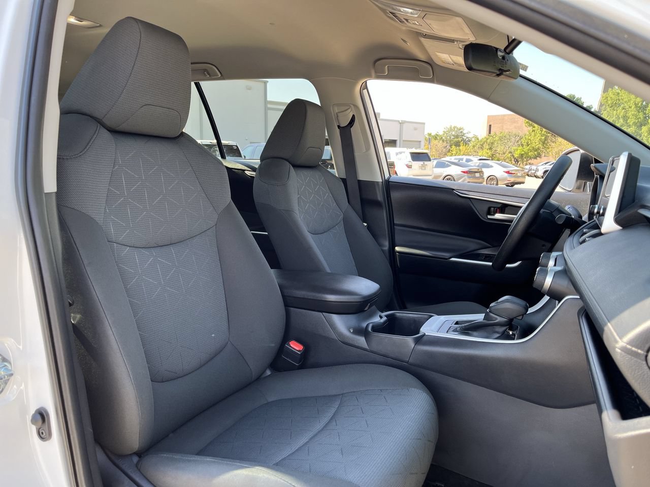 Used 2025 Toyota RAV4 XLE FWD image 25